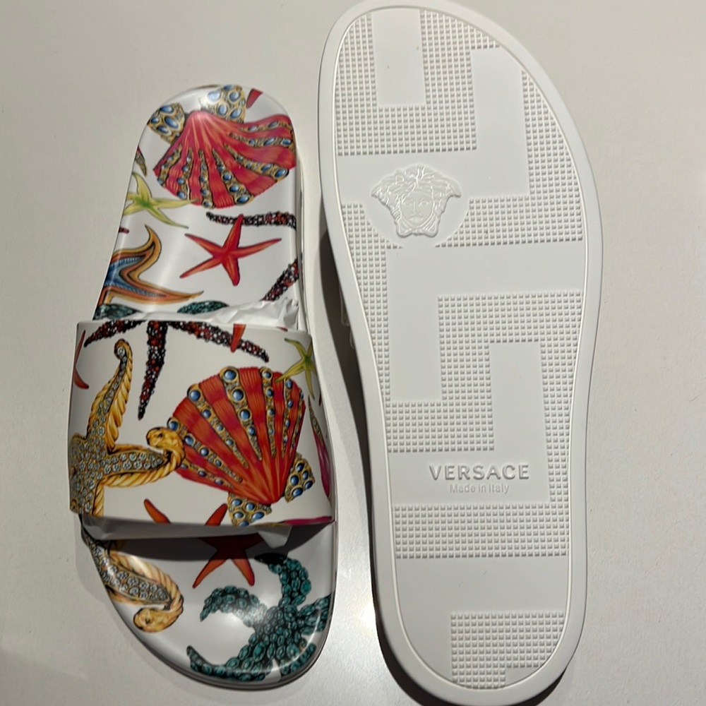 BRAND NEW NEVER USED VERSACE MENS SANDAL